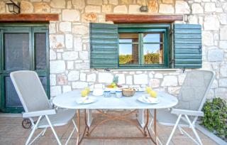 Valorys Stone House - 7