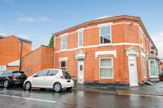 Compton House - 3 bedrooms - 6