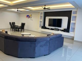 SkyGlow Retreat Homestay Sitiawan WiFi n KTV - 4