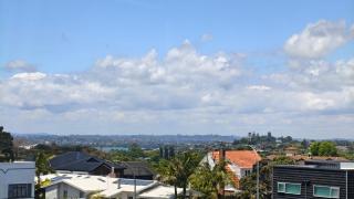 2-bedroom apartment in St Heliers with backyard - 1