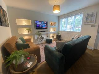 Group Contractor Stay 3 Bed House Bedford Parking WiFi - 9