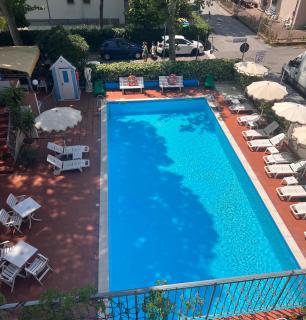 Hotel Villa dei Fiori - sul mare con piscina - 8