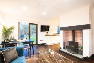 Northern Hideaways Apple Store - 2