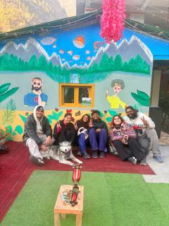 Clovee's Rooms and Cafe - Kasol - 7