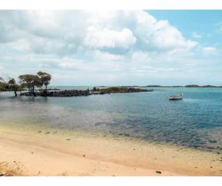 Deluxe Beachfront Apartment - 5