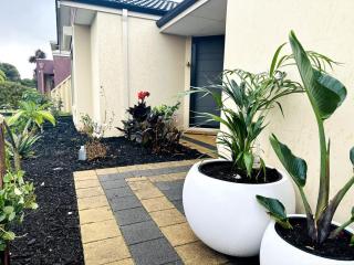 Cozy home close to Perth's first Starbucks - 2