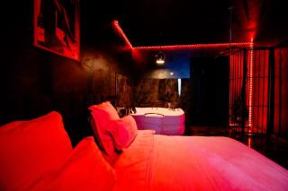 Fantasy Apartments Jacuzzi Bucharest - Boekarest - 7