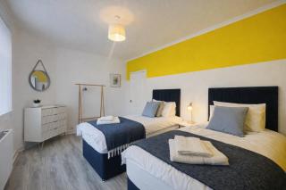 Stylish 2-Bed Apartment in Greenock - Sleeps 6 - 9