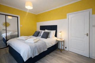 Stylish 2-Bed Apartment in Greenock - Sleeps 6 - 8