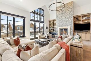 Big Sky Haven Hot Tub plus Fireplace plus Views - 0