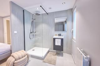 Modern with terrace & 4 spacious bedrooms - 4