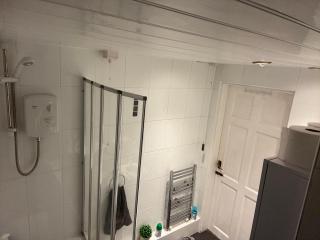 Room in Glasgow 20 mins away from city - 3