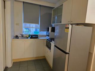 Fully Furnished St Kilda Studio - 3