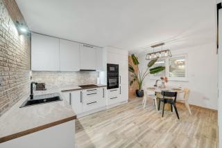 Unique Designer Apartment Near Center - 7