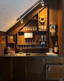 70s Retro Escape Hot Tub, Sauna & Arcade Games - 4