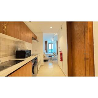 Reem Radiant Studio - Chic Design & Quiet Comfort - 1