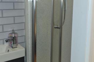 2 Bed Flat - Sleeps 3 - Parking - Wifi - 1