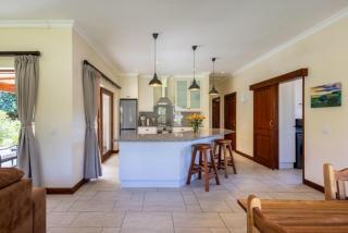 Secure Estate Gem next to Golf Course - 4