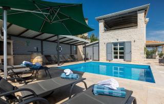 Beeindruckende Villa am Rande des Parenzana mit Privatpool, Babybett und toller Aussicht - 8