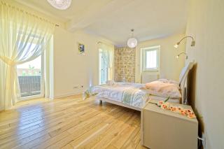 Atemberaubende Villa mit Infinity-Pool, Blick auf Motovun, Billard, Tischtennis, BBQ - 2