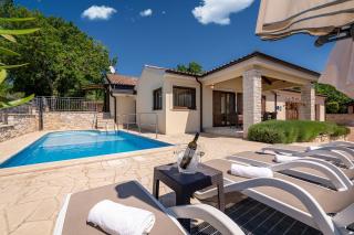 Einzigartige Villa mit Salzwasserpool, Panoramablick, Bikes, Trampolin, Tischtennis - 9