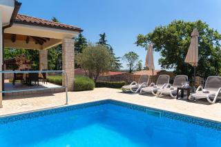 Einzigartige Villa mit Salzwasserpool, Panoramablick, Bikes, Trampolin, Tischtennis - 8