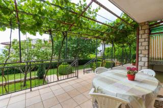 Charmantes Apartment nur 650 Meter zum Strand mit mediterranem Garten, Meerblick, Grill - 0