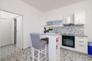 Renoviertes Apartment nur 300 Meter zum Strand mit Meerblick - 1