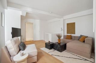 Luxury 2-Story Townhouse In City Centre - 9