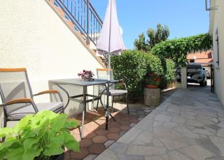 Lichtdurchflutetes Apartment nur 400 Meter zum Strand mit Meerblick, WiFi, Klimaanlage - 0