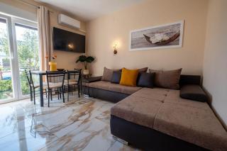 Lichtdurchflutetes und zentrumsnahes Apartment mit Privatparkplatz - 0