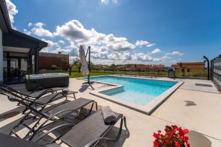 Beeindruckende Villa mit Sauna, Privatpool, Whirlpool, Panorama Meerblick - 9