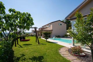 Atemberaubende Villa mit herrlichem Panoramablick, Privatpool, Kinderschaukel, BBQ - 9