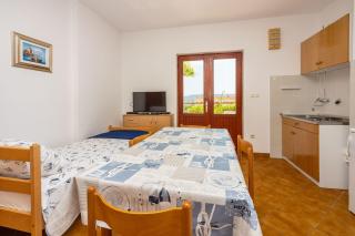 Beschauliches Studio-Apartment nur 250 Meter zum Strand mit Meerblick, Parkplatz, Grill - 6
