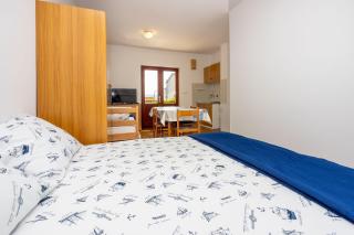 Beschauliches Studio-Apartment nur 250 Meter zum Strand mit Meerblick, Parkplatz, Grill - 1