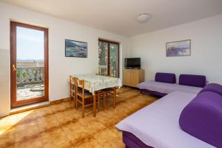 Cozy Apartment nur 250 Meter zum Strand mit Meerblick, Grillplatz, Privatparkplatz - Novi Vinodolski (Novi) - 3