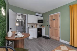 Cozy Orlando Studio with Jacuzzi, Fire Pit, and BBQ - 8