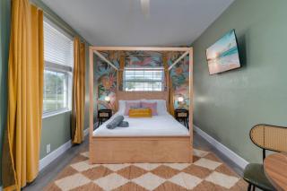 Cozy Orlando Studio with Jacuzzi, Fire Pit, and BBQ - 4