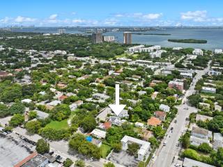 Design District Luxury Home Miami Getaway - 2