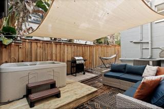 Downtown Gem with Jacuzzi, Basketball and Games - 0