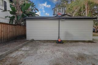 Downtown Gem with Jacuzzi, Basketball and Games - 7