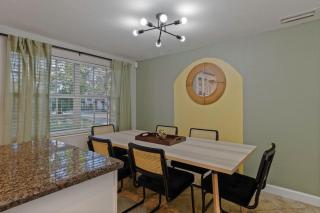 Downtown Gem with Jacuzzi, Basketball and Games - 3