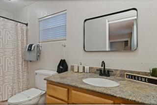 Downtown Gem with Jacuzzi, Basketball and Games - 2