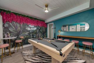 10 Minutes to Downtown with Jacuzzi, Pool Table, Ping Pong, and BBQ - 0