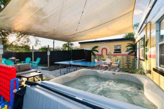 10 Minutes to Downtown with Jacuzzi, Pool Table, Ping Pong, and BBQ - 8