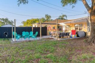 10 Minutes to Downtown with Jacuzzi, Pool Table, Ping Pong, and BBQ - 2