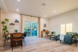 Spacious Bedroom and Ensuite Bath Near Culver City - CHC4 - 1