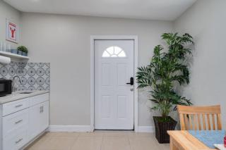 Hip Orlando Studio Nearby Restaurants and Parks - 7