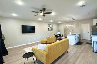 Family-Friendly 3BR Home in NE Houston - 2