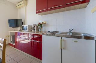 Traumhaftes Apartnent nur 80 Meter zum Strand mit Pool und Meerblick - 1